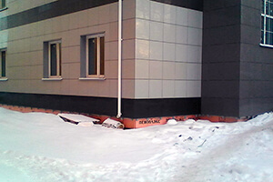 Эффективная теплоизоляция ПЕНОПЛЭКС ОСНОВА® использована для утепления цоколя на складском комплексе в Челябинской области